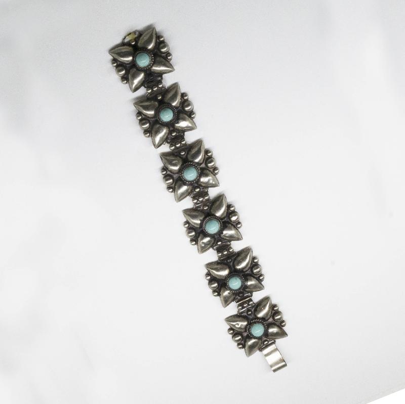 Vintage Silver Bracelet With Turquoise Highlights.